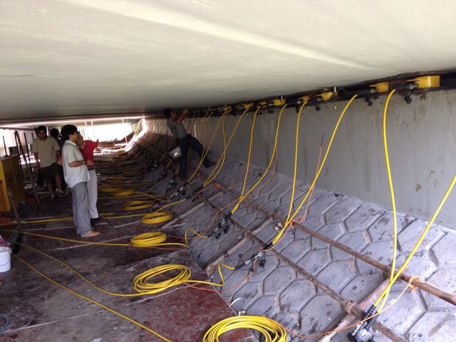 同步頂升系統用于滬寧高速無錫段橋梁同步頂升維修