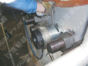 通用液壓螺栓拉伸器現場使用圖