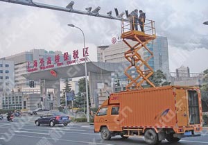 剪叉式高空作業(yè)平臺使用圖