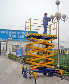 自行式液壓升降平臺使用圖